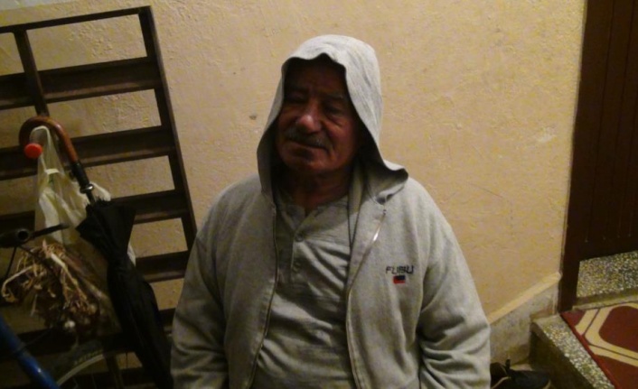 Yatağında dinlediği radyo evini yakıyordu