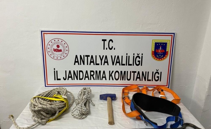 1. derece sit alanında kaçak kazı yapan 5 kişi suçüstü yakalandı