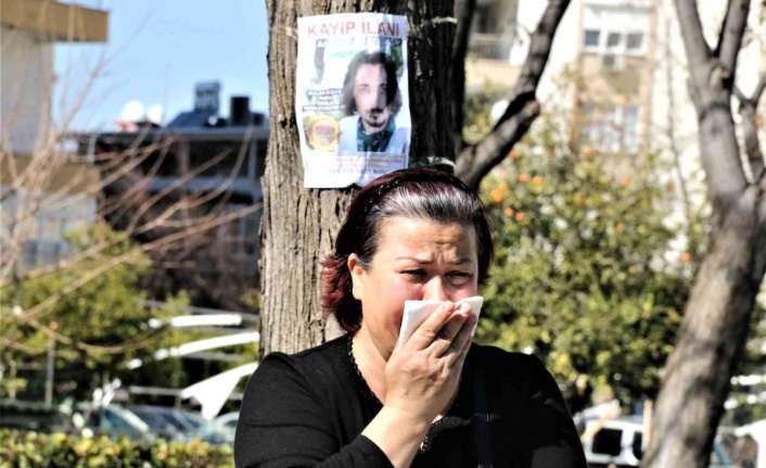 50 bin TL ödül ile aradığı oğlundan 103 gündür haber alamayan anne gözyaşlarına boğuldu