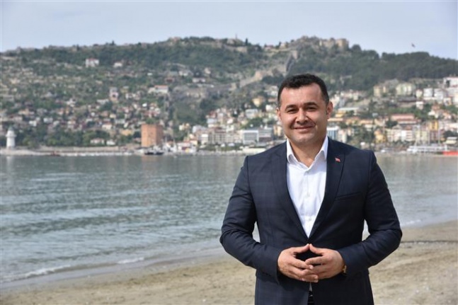 Alanya Belediyesi'nin iftar sofrası ve Ramazan şenliği Mahmutlar'da