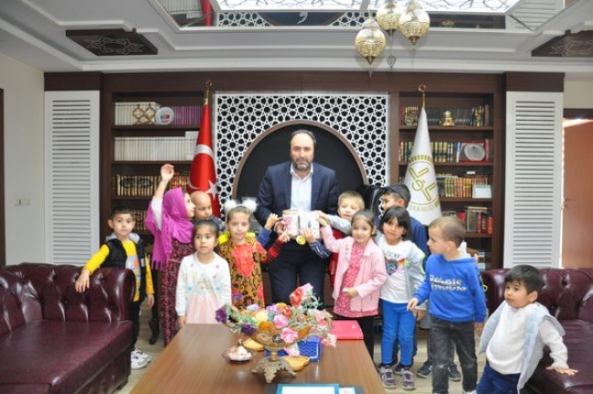 Alanya'daki miniklerden örnek yardım