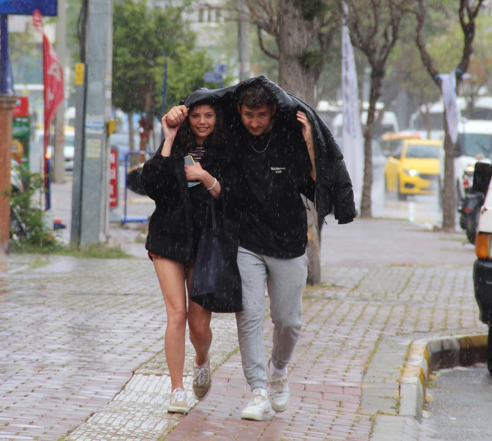 Antalya’da bahar yağmuru sürprizi