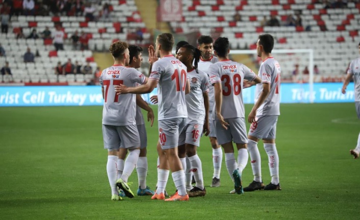 Antalyaspor, Shakhtar Donetsk'e 2-1 mağlup oldu