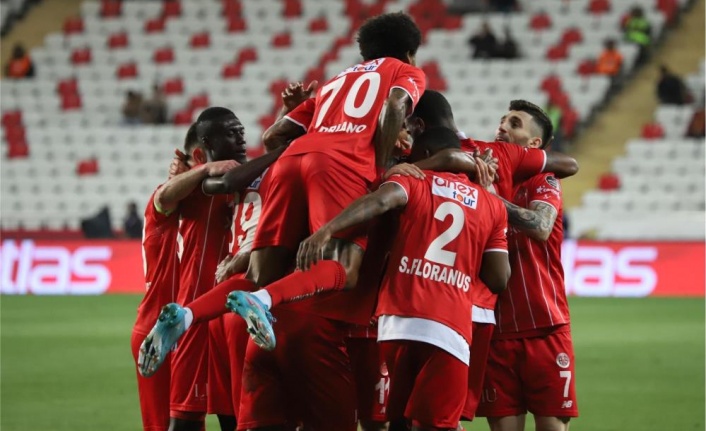 Antalyaspor yenilmezlik serisini 10 maça çıkardı