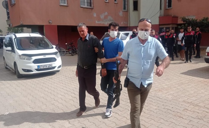 Apartmanın 4. katından pompalı tüfekle dehşet saçtı: 1 yaralı