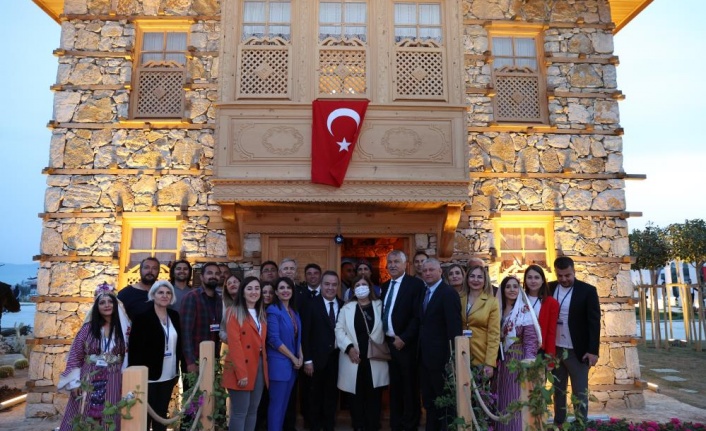 Başkan Böcek, Kılıçdaroğlu’nu EXPO 2021 Hatay'daki 'Düğmeli Ev’de ağırladı