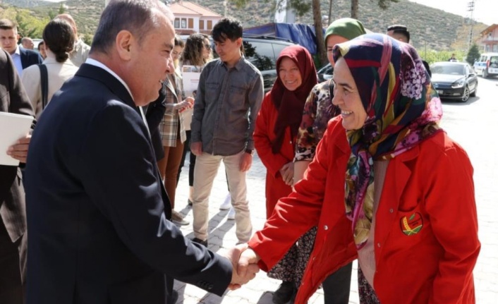 Başkan Böcek'ten Korkutelililere düğün salonu ve kreş sözü