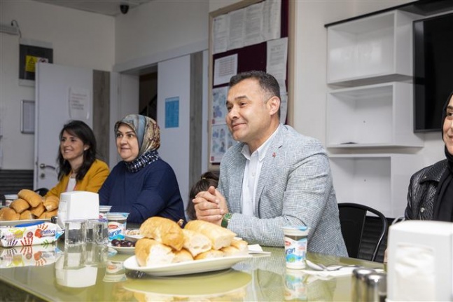 Başkan Yücel, Oba Kız Öğrenci Yurdu öğrencileri ile iftarda buluştu