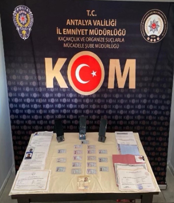 Başkasının yerine Motorlu Taşıt Sürücü Kursiyerleri e-Sınavı'na giren 6 şüpheli yakalandı