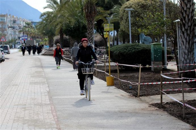 Bisiklet yolunda son rötuşlar yapılıyor