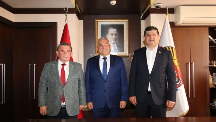 CHP Antalya Milletvekili Cavit Arı, Başkan Şahin’i ziyaret etti