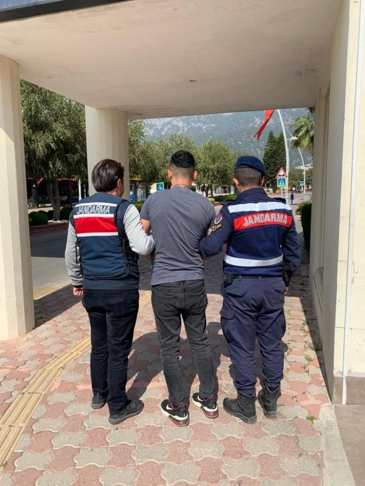 'Çocuğa cinsel istismar' suçundan aranan kişi, ormandaki barakada saklanırken yakalandı