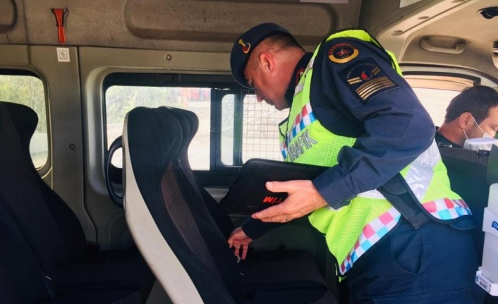 Jandarma, kask ve emniyet kemeri denetiminde 15 bin kişiyi sorguladı