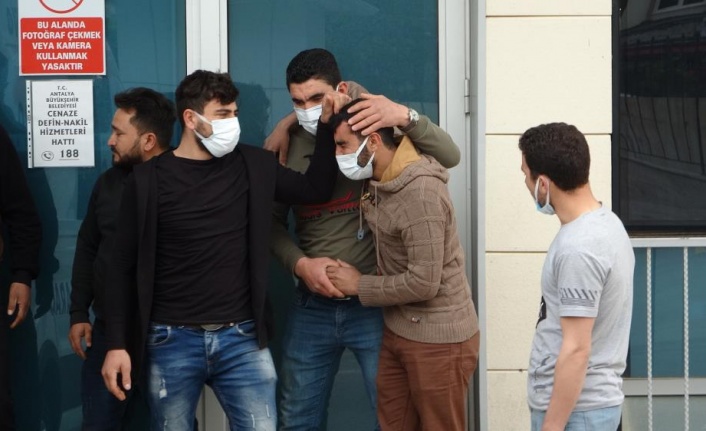 Kamyonun altında can veren küçük kızın cenazesi gözyaşları arasında teslim alındı