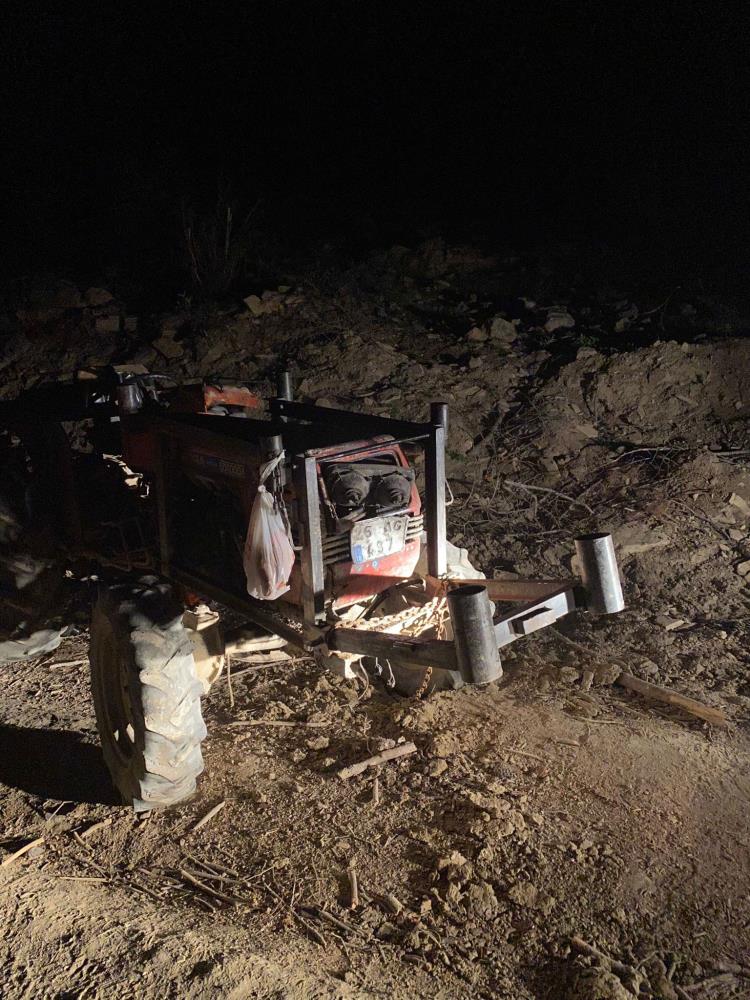 Manavgat’ta traktör devrildi: 1 ağır yaralı