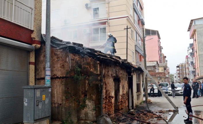 Metruk gecekondu yangını mahalleliyi korkuttu