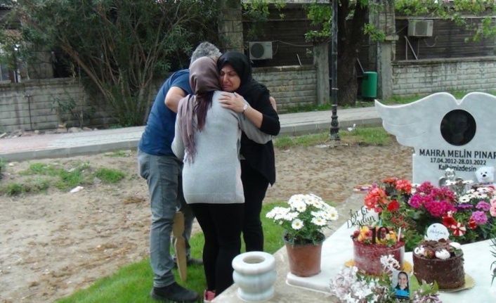 Mezar taşı üzerinde en acı doğum günü