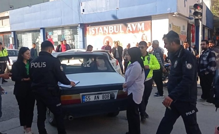 Motosiklete çarpan araç sürücüsünün arkadaşı gözyaşlarını tutamadı