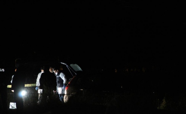 Polis memuru aracında ölü bulundu