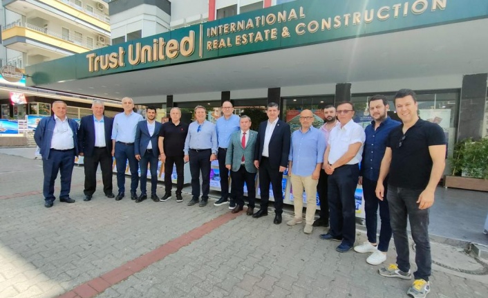 Vekil Cavit Arı, Alanya'da emlak sektörünün sorunlarını Özgen'den dinledi