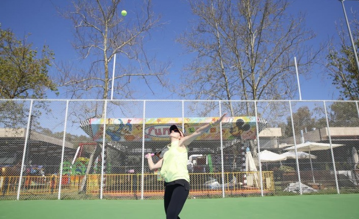 Yenilenen tenis kortları açıldı