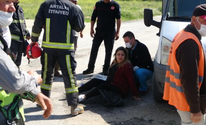 Yoldan çıkıp takla atan otomobil kaldırımda 50 metre sürüklendi