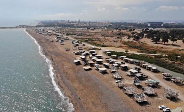 5 yıldızlı otellere komşu denize sıfır çardaklarda yıkım sessizliği