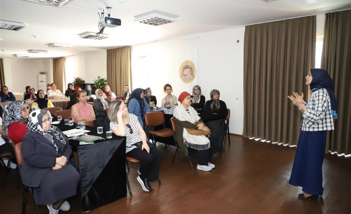 Aile İçi İletişim ve Sağlıklı Yaşam Seminerleri sürüyor