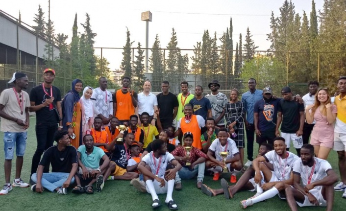 Akdenizli Afrikalılar futbol turnuvasında ter döktü