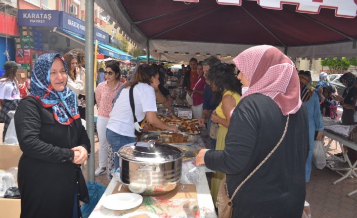 Alanya'da Ela bebek için düzenlenen kermese yoğun ilgi