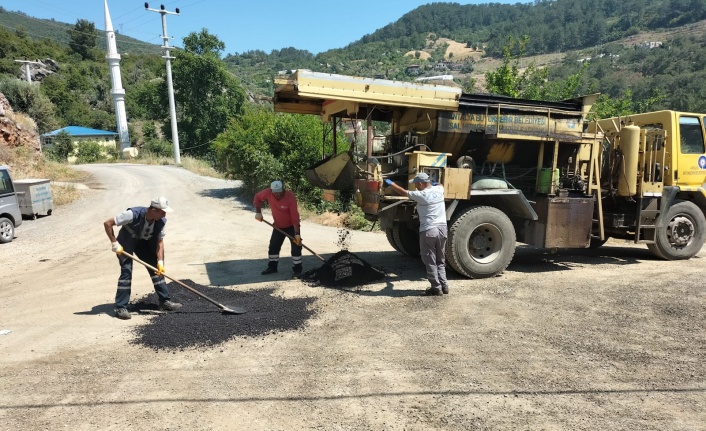 Alanya’da 9 mahalle yoluna yaz bakımı yapıldı