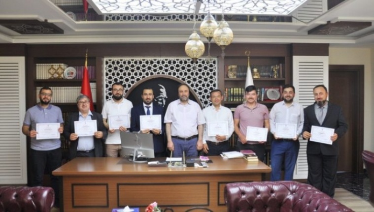 Alanya’da Kur’an- ı Kerim’i kusursuz okuyan din görevlileri tescillendi