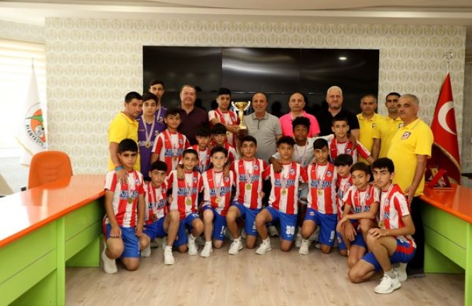 Alanyaspor, Atletico Bakü Takımını ödüllerle uğurladı