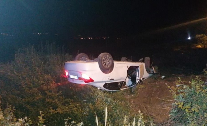 Alkollü sürücünün kullandığı otomobil jandarmadan kaçarken takla attı: 2 yaralı