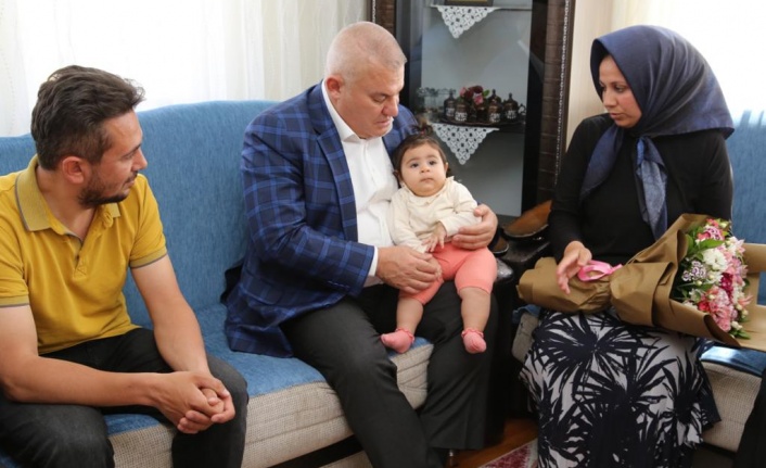 Başkan Şahin’den Ela bebeğin annesine ziyaret