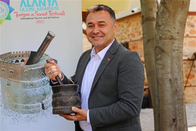 Başkan Yücel'den 20. Alanya Uluslararası Turizm ve Sanat Festivaline davet