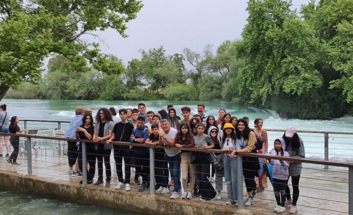 Büyükşehir, öğrencilere Antalya’yı gezdiriyor