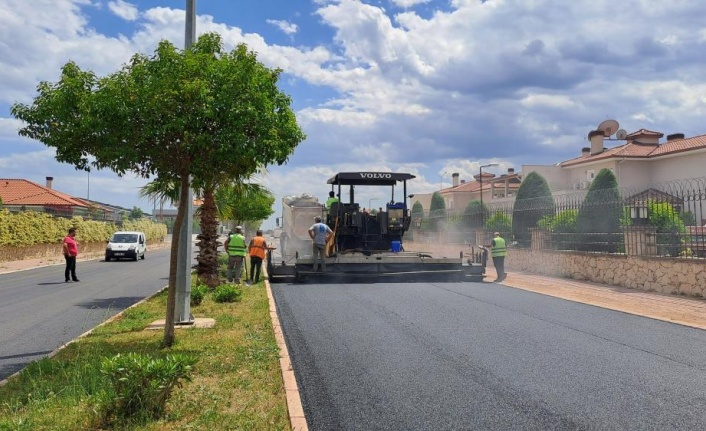 Döşemealtı Belediyesi, ilçeyi modern yollara kavuşturuyor