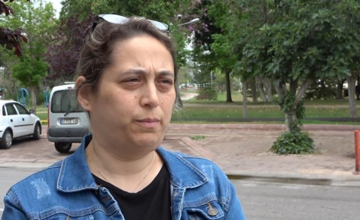 Geç kaldığı iddiasıyla mesai arkadaşı tarafından sokak ortasında darp edilen kadın: “İşe gitmeye korkuyorum”