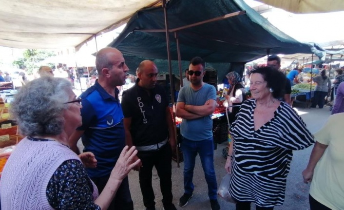 Alanya'ya tatile gelen isveçli kadın turist alışveriş için geldiği Manavgat'taki pazarda çantasından oldu