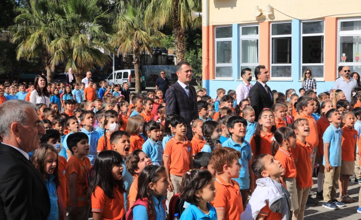 Kaymakam Ürkmezer Mahmutlar İlkokulu'nu ziyaret etti