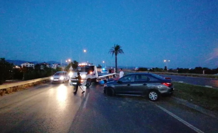 Otomobil, takla atıp palmiyeye çarptı: 1 ölü