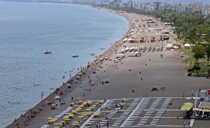Termometreler 36 dereceyi gösterdi, tatilciler sahillere akın etti
