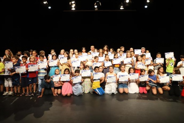 85 çocuk Alanya Belediyesi'nin düzenlediği Yaratıcı Drama Kursu'ndan mezun oldu