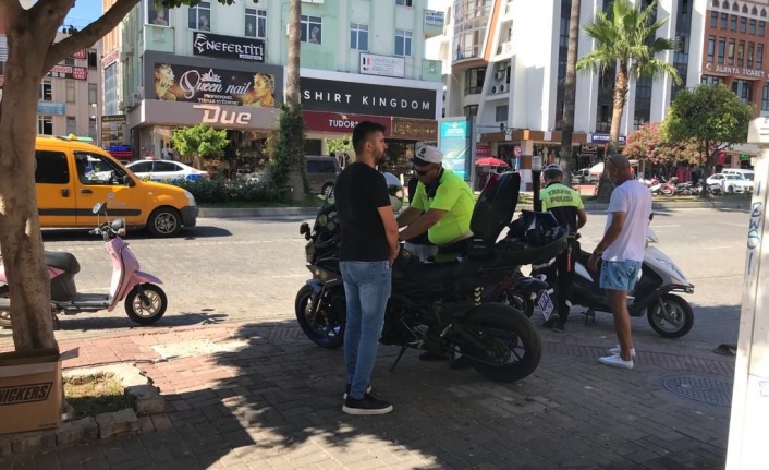 Alanya'da kurallara uymayan sürücülere ceza yağdı