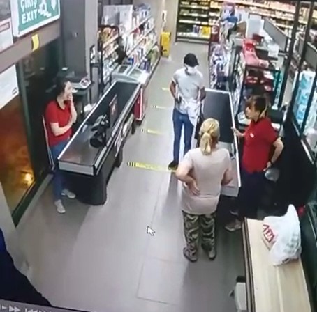Alanya'da zincir markette silahlı soygun kamerada