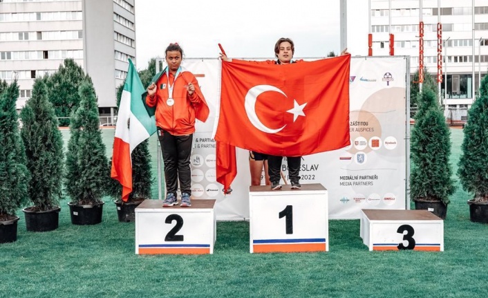 Alanyalı milli sporcu yeni rekorunu kırdı