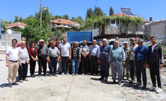 Antalya Büyükşehir Belediyesinden afetzede çiftçiye naylon desteği
