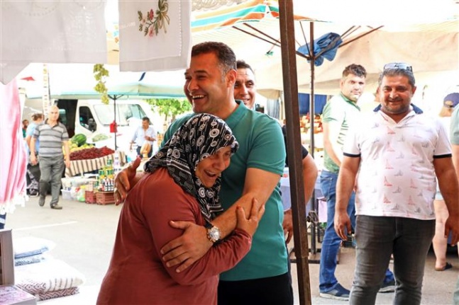 Başkan Yücel pazarcı esnafını ziyaret etti