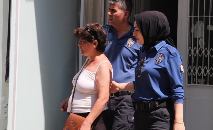 Bir gün önce eşyaları aşağı attığı balkondan sabah düşerek öldü